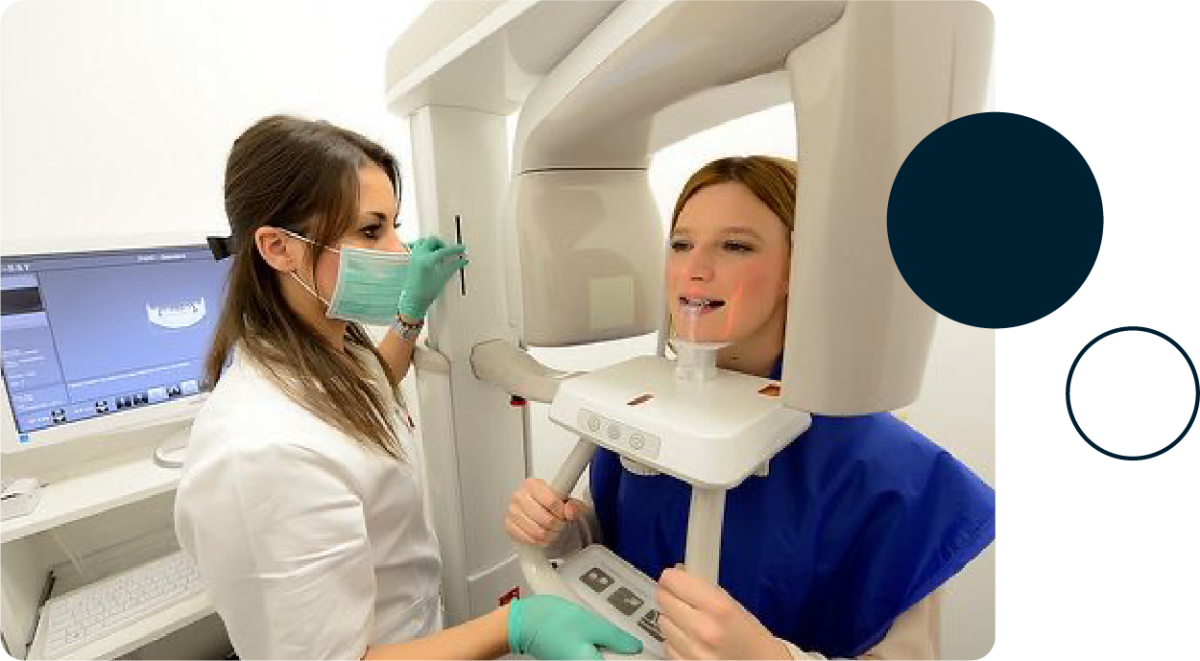 persona en cita con el dentista